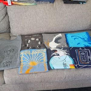 Lot of 7 boys graphic t-shirts Large